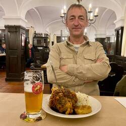 ...keine Leuchtenden Augen, sondern funkelnde Ohren 🤣 Großartiges Bild meines persönlichen Fotogaf