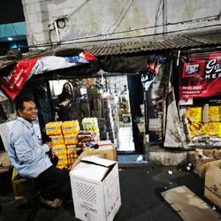 Guter sortierter Supermarkt auf indonesische Art!