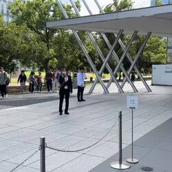 Guides Assure Tourists Stay Informed