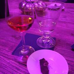 Lecker Rum mit einem schönen Stück dunkler Schokolade gab es auch.