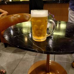 A well deserved beer at the end of night , 1 litre glass 😜