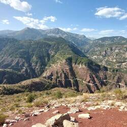 Udsigt over mod bilvejen gennem Gorges de Daluis