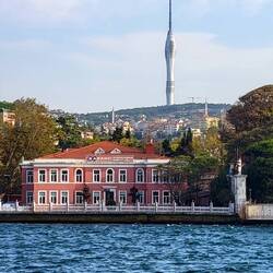 A closer look at Çamlıca Tower — İstanbul, Türkiye.