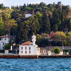 Scenery on the Asian side of the Bosphorus — İstanbul, Türkiye.