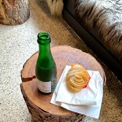 Cardamon-Brötchen und Kombucha für einen bitte