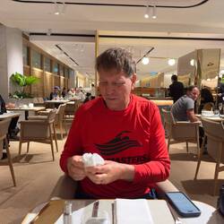 Jeff at the dining area of the Qantas First Class Lounge.