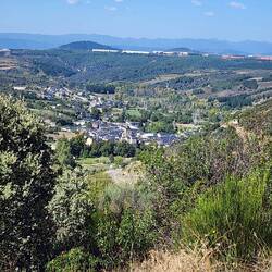 We're getting close to Molinaseca. Seeing it gives us hope.