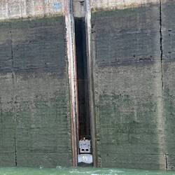 Cool automatic height adjuster for tying off ropes