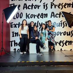 Cool squad photo at the museum 🤩
