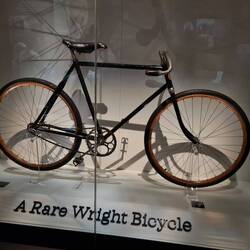 Ursprünglich waren die Brüder Wright Fahrradkonstrukteure ... ein Faible für das Gleichgewicht!