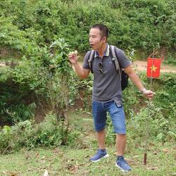 Win Win explaining about the leaves on the tea tree