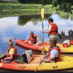 CP Les 2 Rives bietet Kanufahrten an. Wegen tiefen Pegelstand 2023, zu seicht zum paddeln