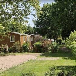 Sehr sauberer CP mit mietbaren Bungalows