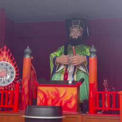 Er sagt er wird die Hölle auf Erden heraufbeschwören