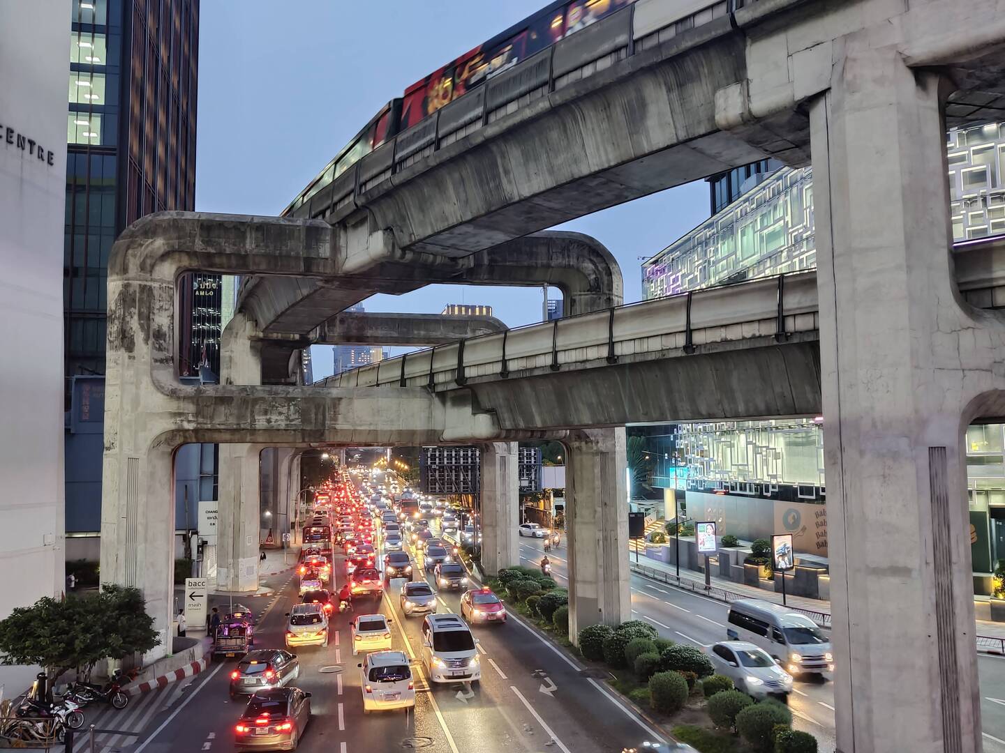 Around Pathum Wan