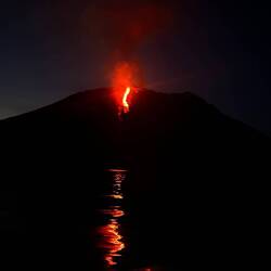 In der Nacht fuhren wir zur Sciara del fuoco