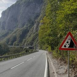 Will the whole cliff fall off?