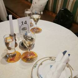 Backhendl gut, der Toast für den kleinen Hunger weniger gut. Den Kellner tat es leid. 🙄