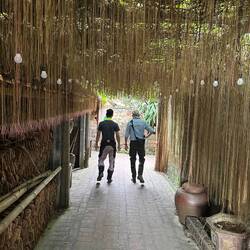 Eingang zu einem alten Holzhaus