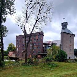 Von weitem sieht die alte Mühle ganz nett aus!