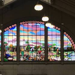 55 bunte Glasfenster des russ. Meister Conrado Sorgenicht