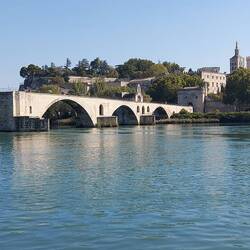 Sur le pont d'Avignon..? Non!!!
