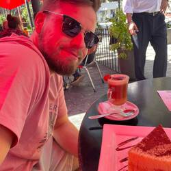 Ein Käffchen mit Blick auf den Platz der Kathedrale