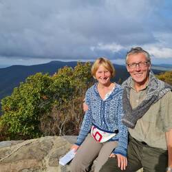 Hawksbill Mountain (1235m)