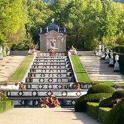 The main fountain opposite the front of the palace