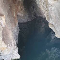 Das Heilwasser komm direkt hier aus dem Berg