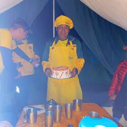 Am Abe hets sogar no ä Turte gä vo üsem Choch😄🎂