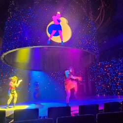 Great dynamic visuals; drop down LED circle