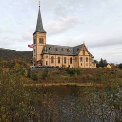 Die Lofoten Kathedrale kurz vor Svolvær