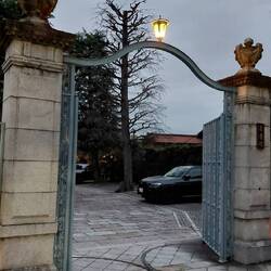 Gate with lamp