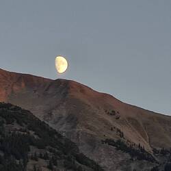 Der Mount Sopris mit Mondaufgang
