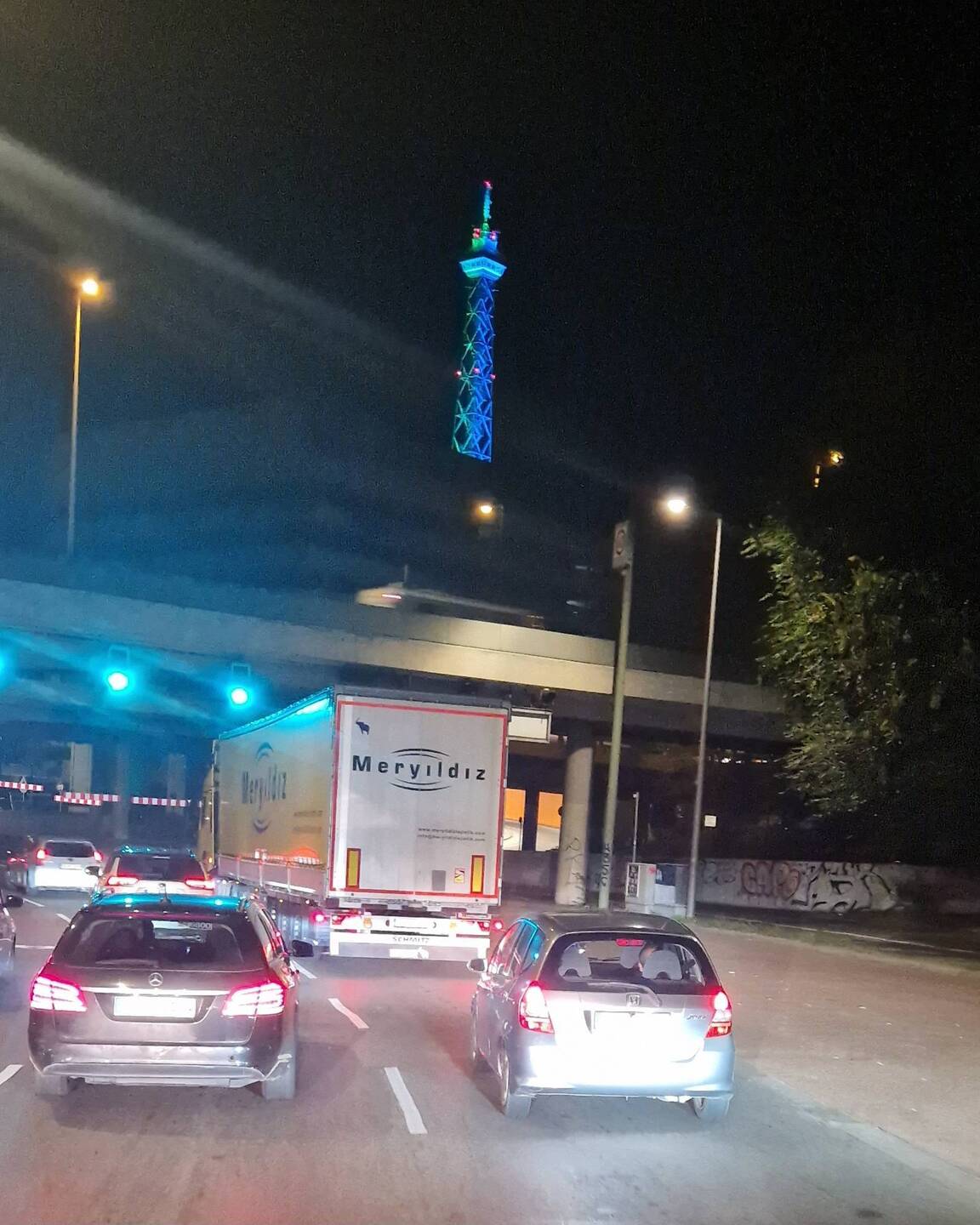 Berlin... Was auch immer für ein Turm das ist.