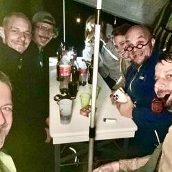 Wir stellen die Location, die Kollegen die Getränke