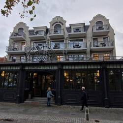 Das Hotel Europa wurde im 2. Weltkrieg als Lazarett genutzt und war dann bis 1953 Poliklinik.