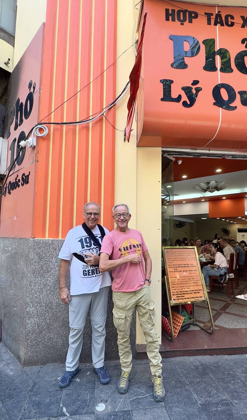 Hier gibt es saugute Nudelsuppen, die Leute stehen Schlange zum reinkommen...