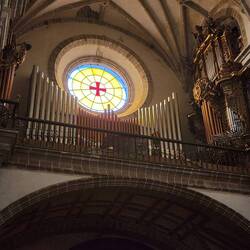 Love this shot of the glass and giant pipe organ