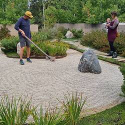 Darf im Zen-Garten nicht fehlen: Sand kämmen