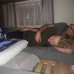 Malte hat unsere derzeitige Netflixserie schon Zuhause auf meinen Yoga geladen