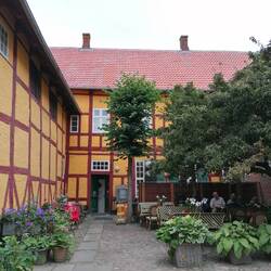 Immer wieder schöne Hinterhofcharme und Cafés