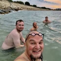 Wir sind ein super Team auch wenn uns das Wasser bis zum Hals steht