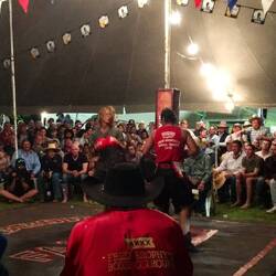 Das Box-Zelt von Fred Brophy, auch alte Tradition