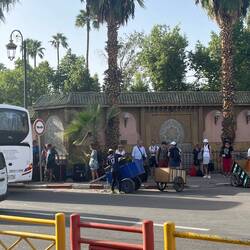 Hier muss kein Touri sein Gepäck selbst schleppen😝😇👼