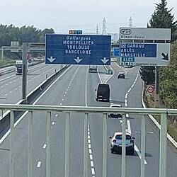 Wehmütiger Blick auf die Ausschilderung nach Barcelona...