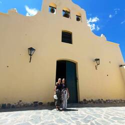 Dorfkirche von Cachí - typisch für diese Gegend oder für einen Wildwestern