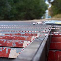 Ein Gatter, um Dingos aus dem Dorf fern zu halten