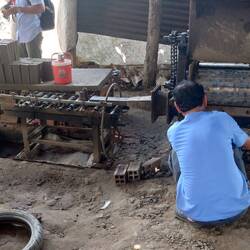 Machine to make bricks